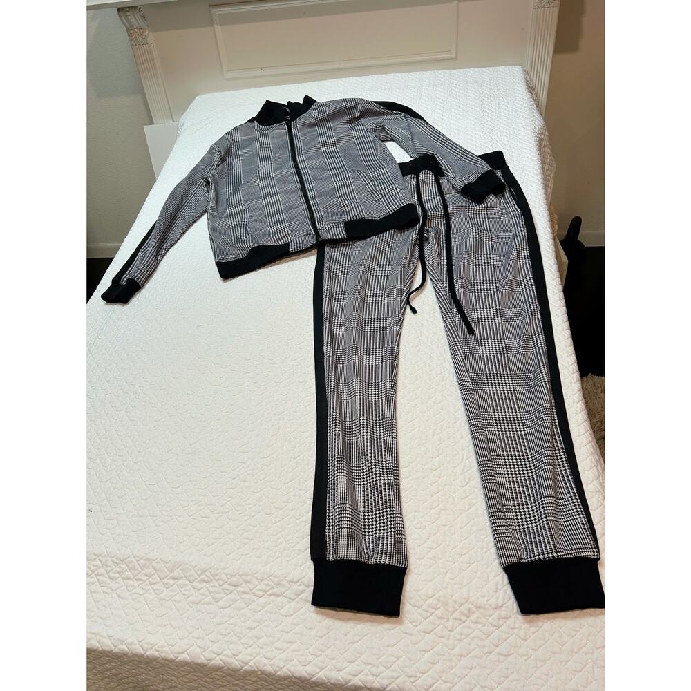 REBEL MINDS Women’s “Retro Vibes “Black & White Plaid Lounge/ Jog Set / Size -XL